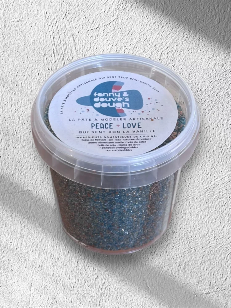 Pâte à modeler - Peace love
