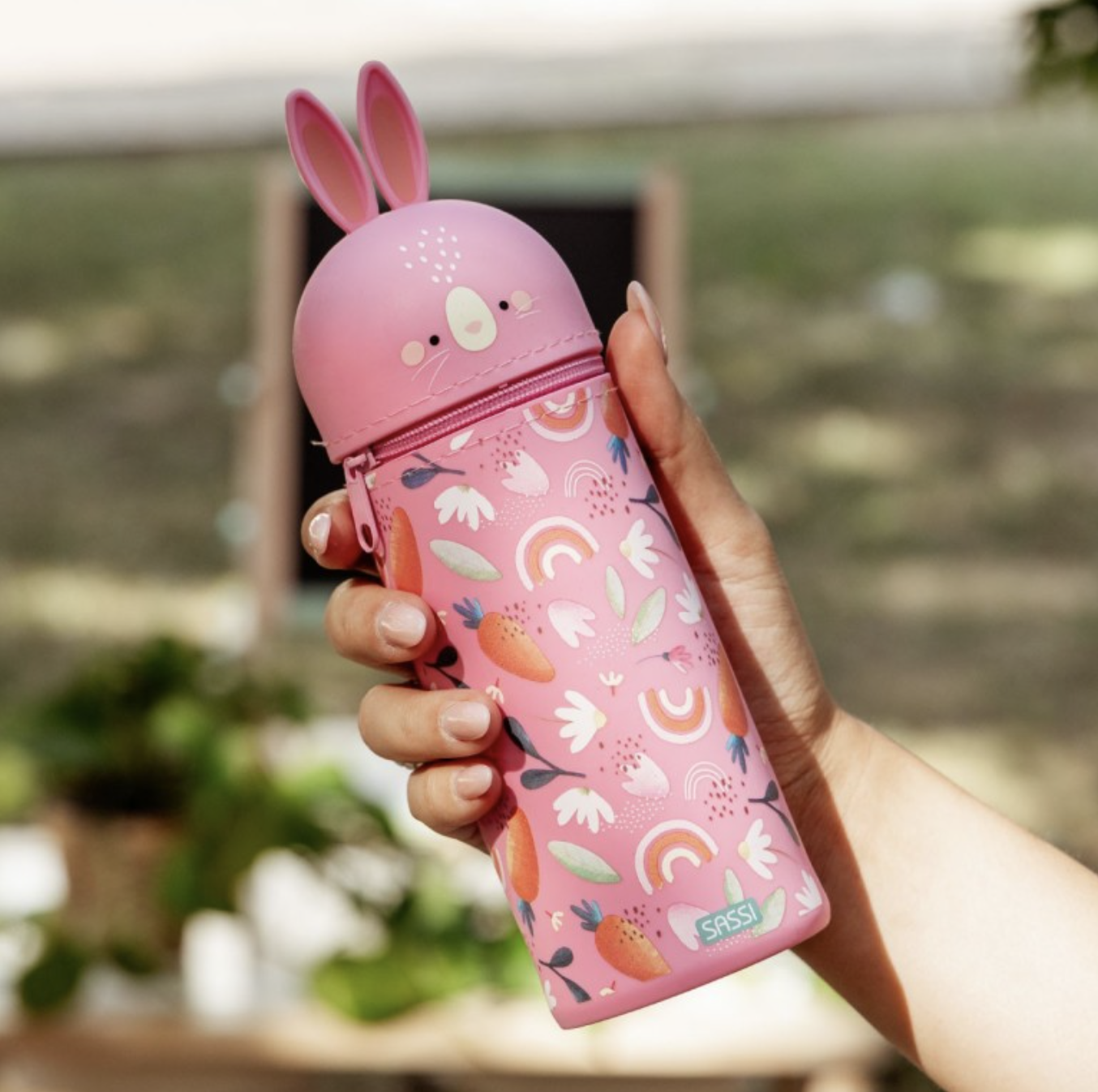 Trousse en silicone - Fluffy le lapine – Image 2